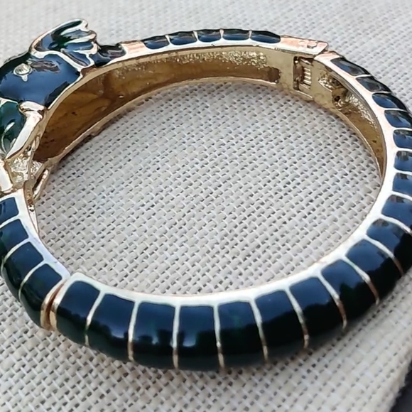 🐘 Designer Alilang enameled and jeweled elephant clamper bracelet - Picture 5 of 15